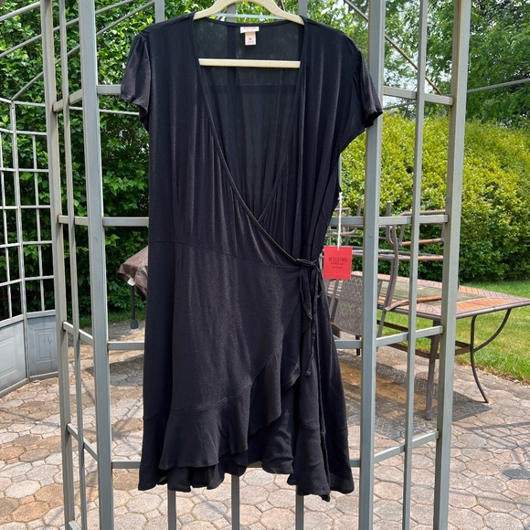 Mossimo Supply Co. Dresses & Skirts - NWT Mossimo Wrap Dress - Size XXL